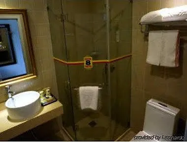 Super 8 Hotel Shanghai Railway